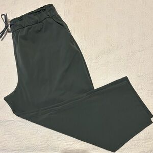 Lululemon Athletica On The Fly Olive Green Cropped Pants Size 14